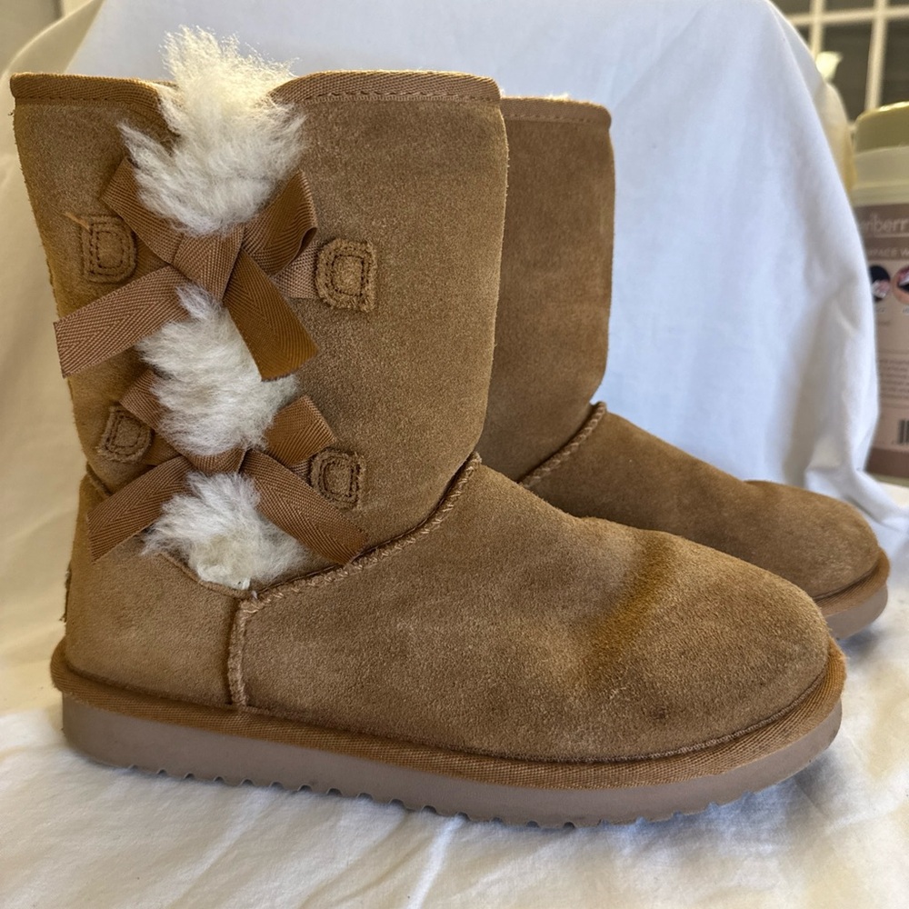 Koolaburra by UGG Women’s 7 Victoria Short Boots Suede Tan Chestnut 1015874